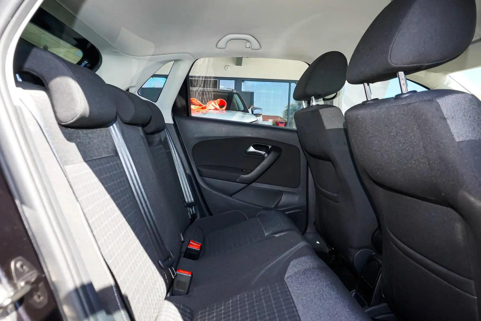 2015 Volkswagen Polo Gallery Image 7