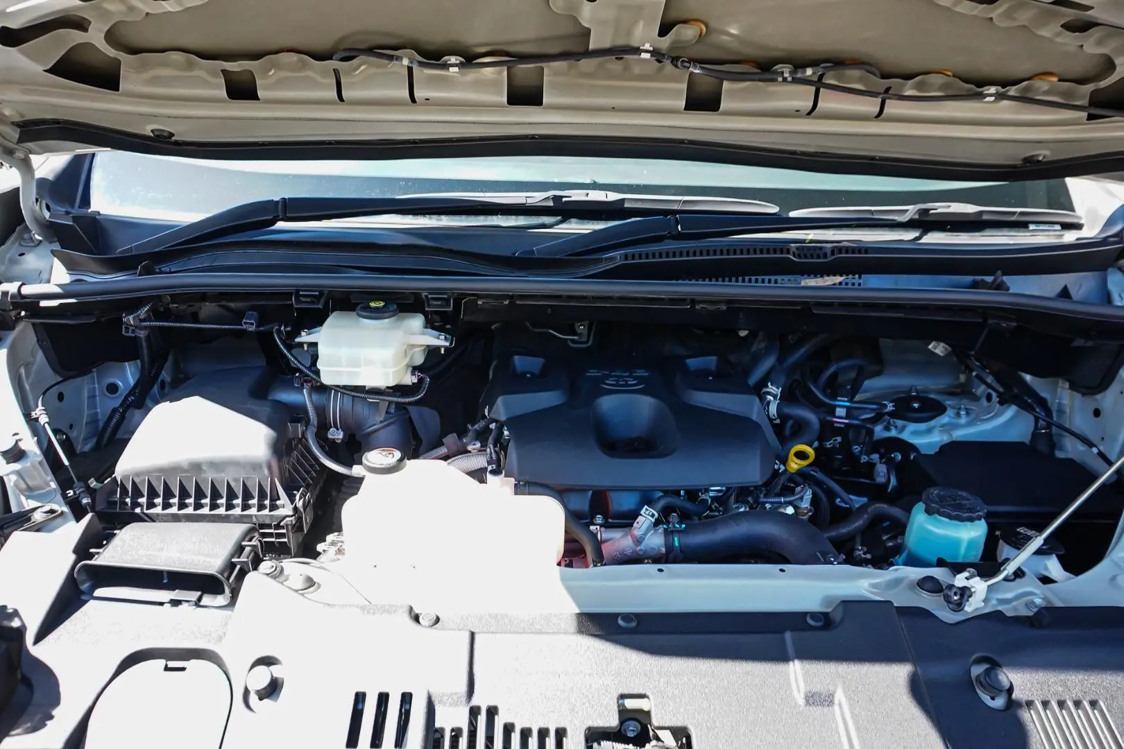 2021 Toyota Hiace Gallery Image 22