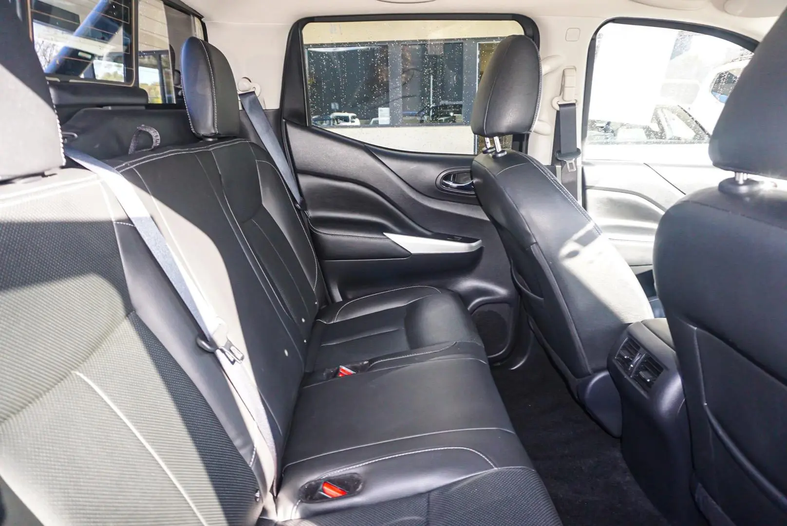 2020 Nissan Navara Gallery Image 8