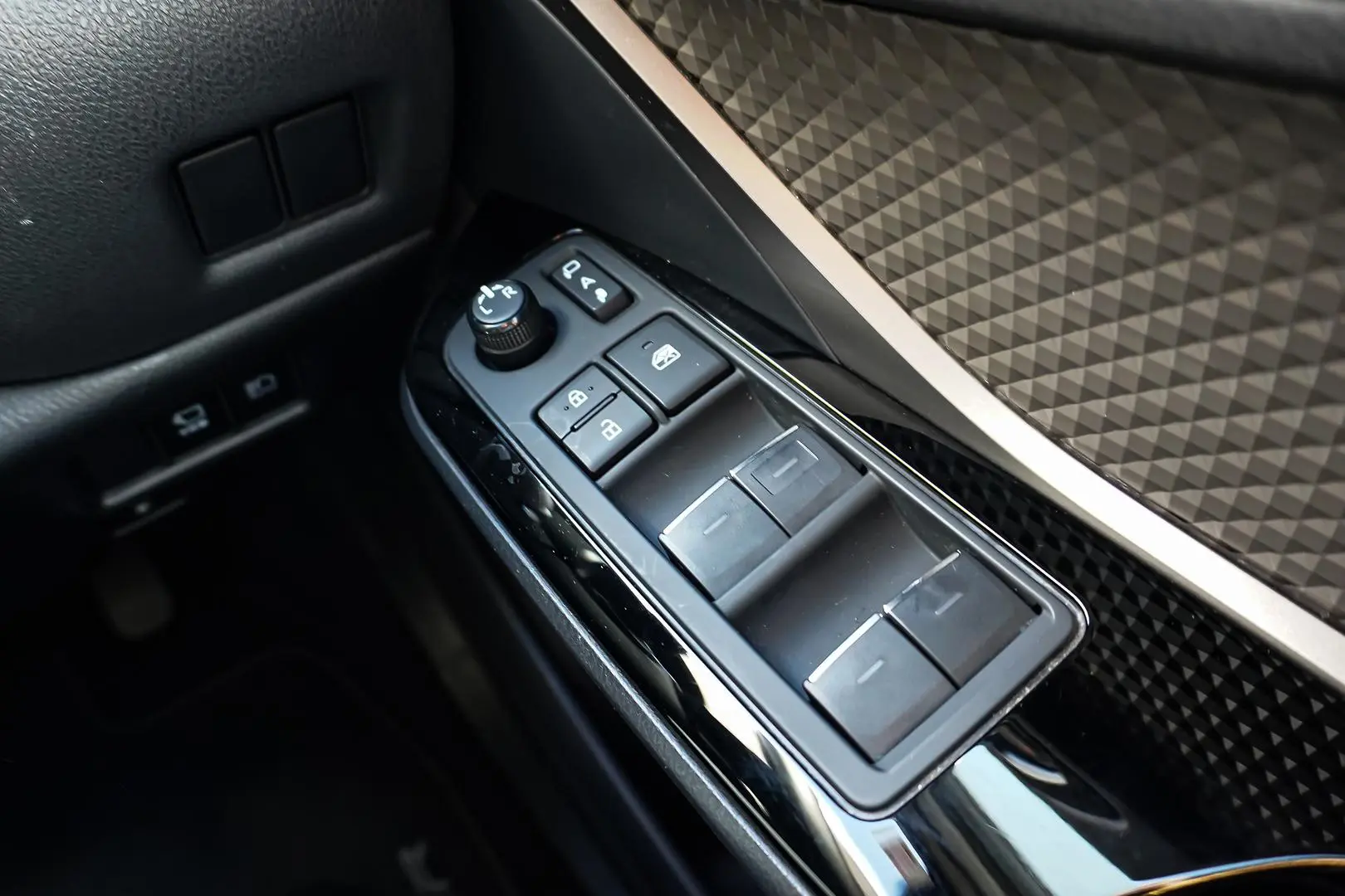 2023 Toyota C-HR Gallery Image 22