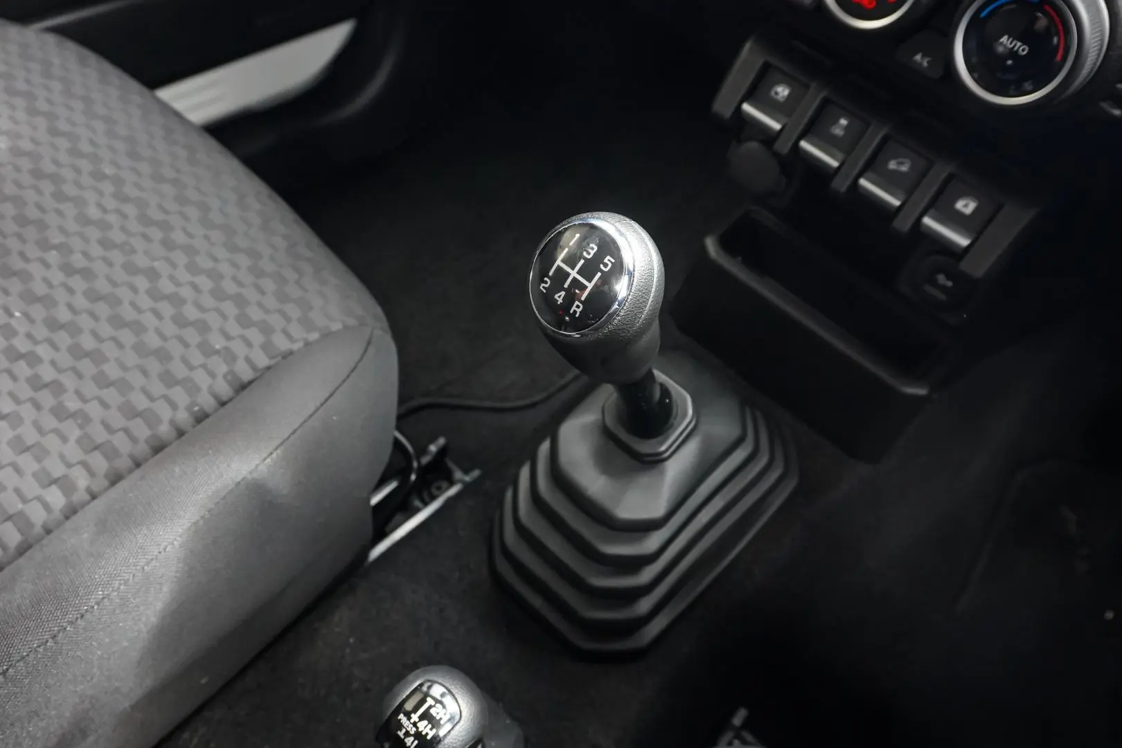 2024 Suzuki Jimny Gallery Image 18