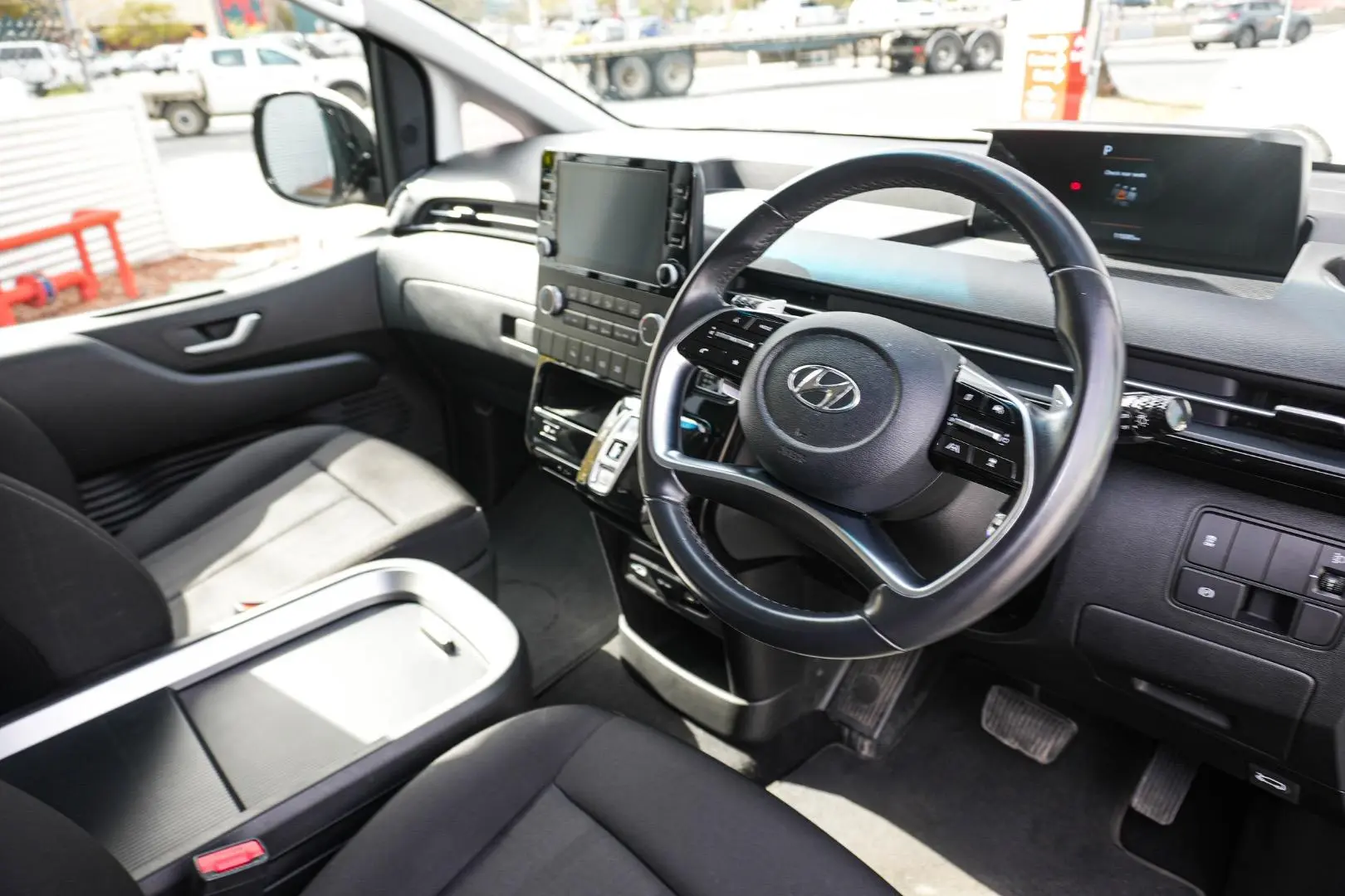 2022 Hyundai STARIA Gallery Image 7
