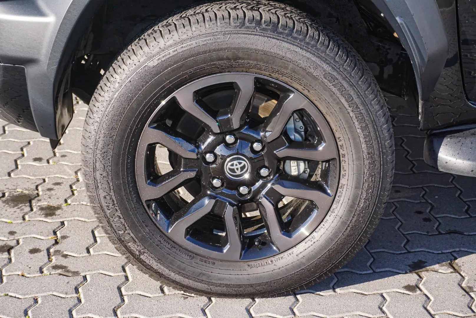 2022 Toyota Hilux Gallery Image 12