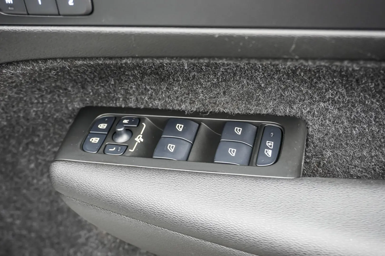 2020 Volvo XC40 Gallery Image 18