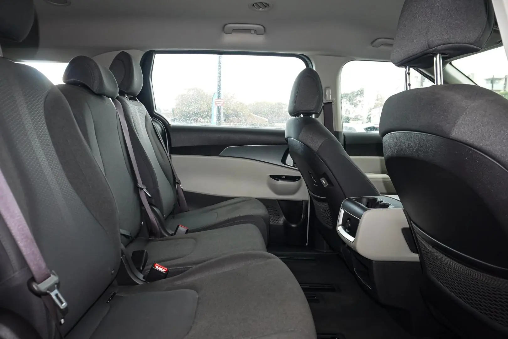 2022 Kia Carnival Gallery Image 8