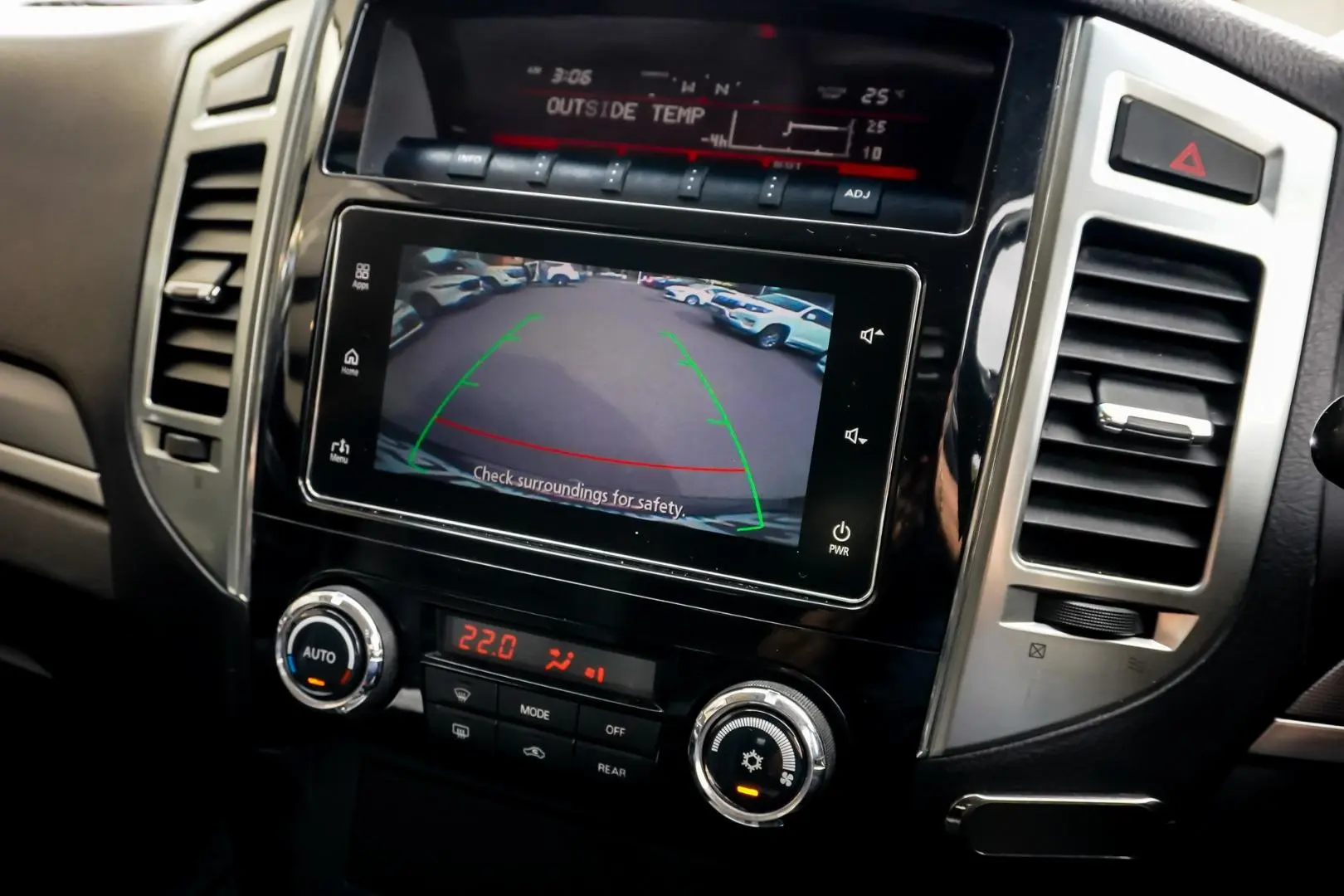 2018 Mitsubishi Pajero Gallery Image 23