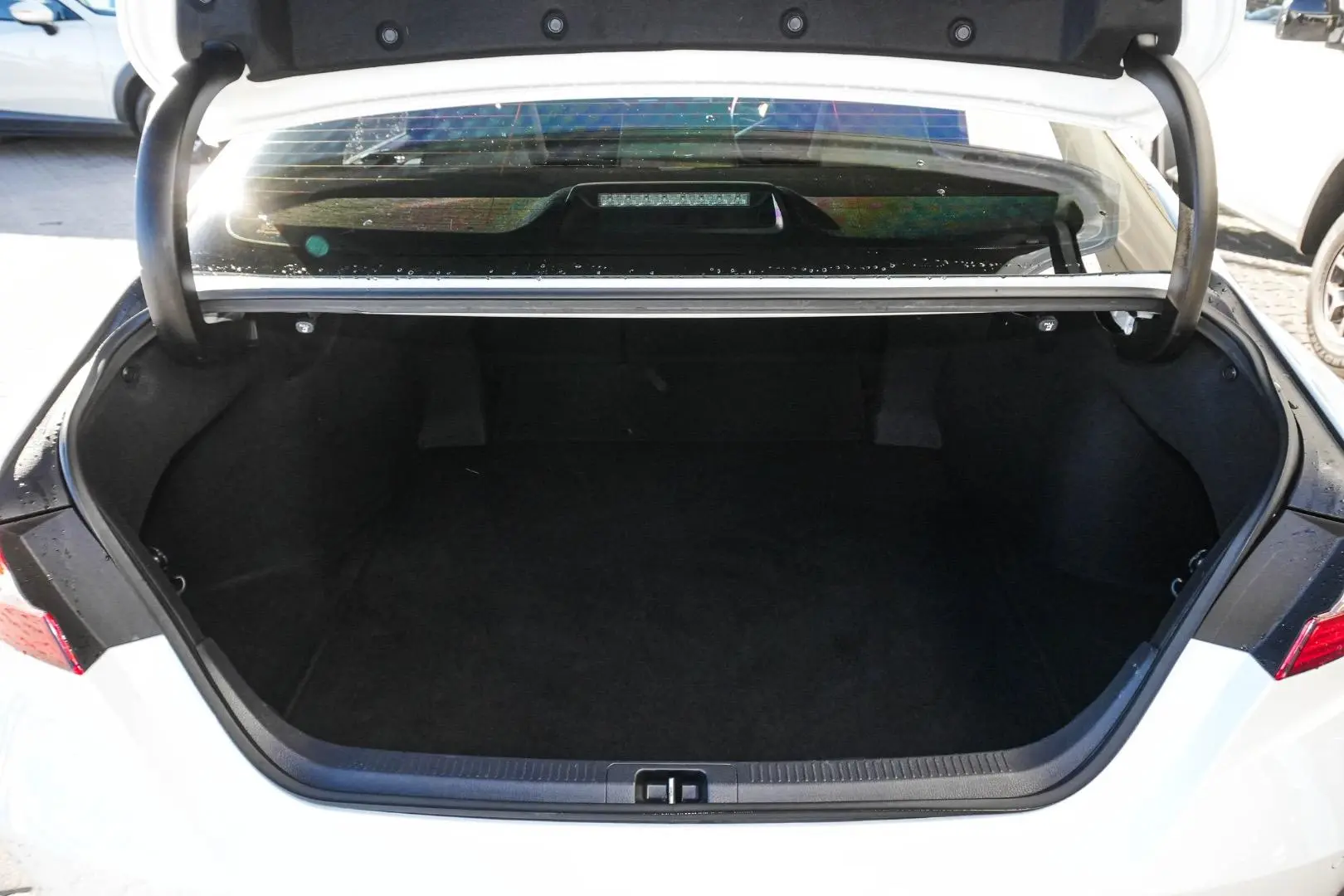 2019 Toyota Camry Gallery Image 11