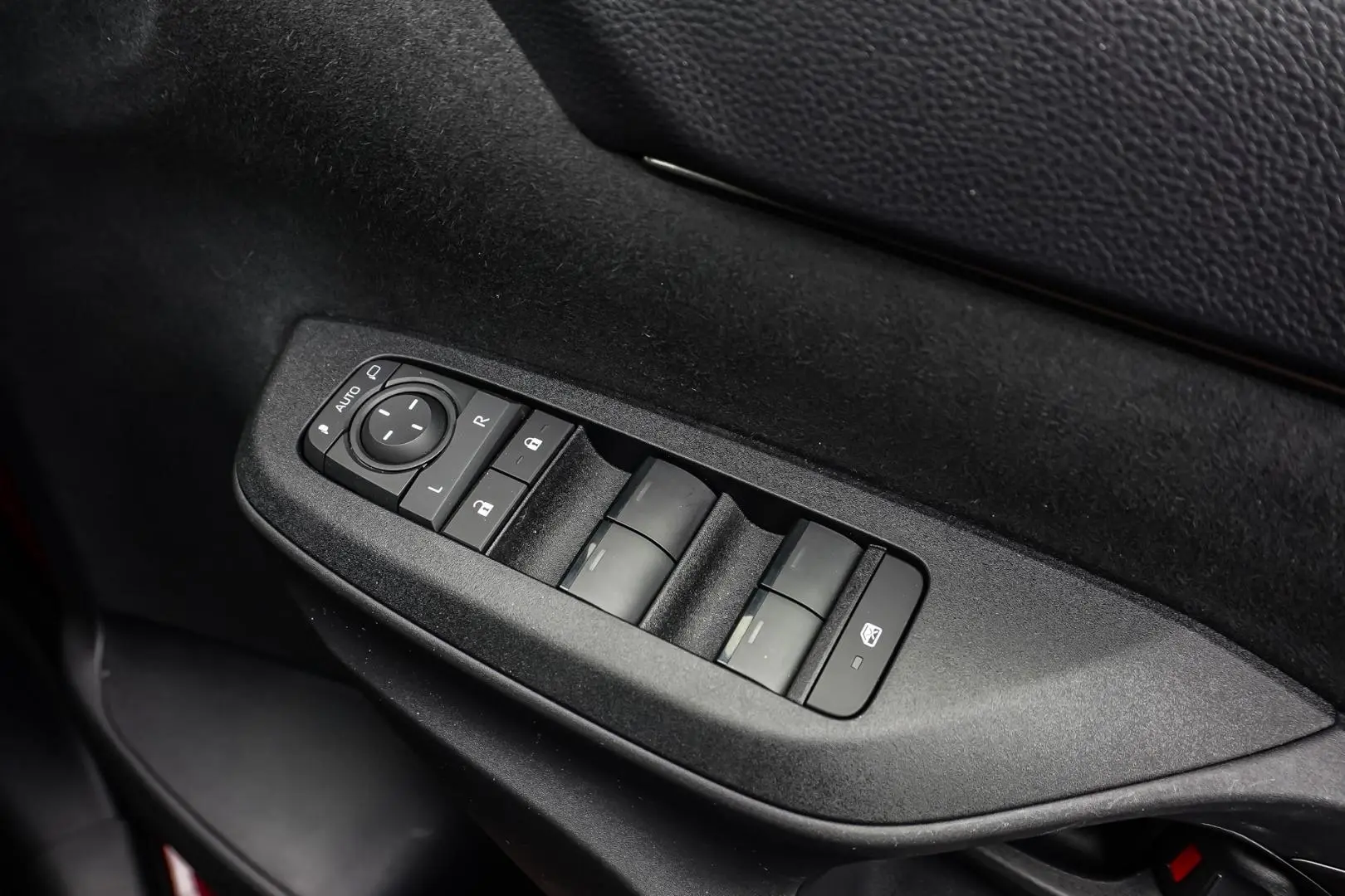 2024 Toyota Yaris Cross Gallery Image 25
