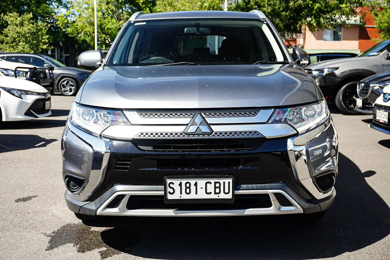 2019 Mitsubishi Outlander Gallery Image 3