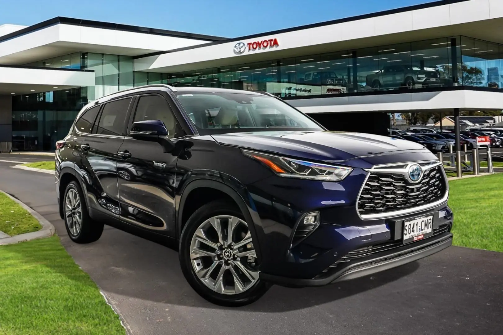 2021 Toyota Kluger Gallery Image 1