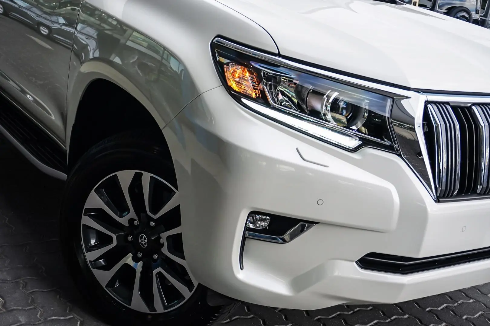 2022 Toyota Landcruiser Prado Gallery Image 12
