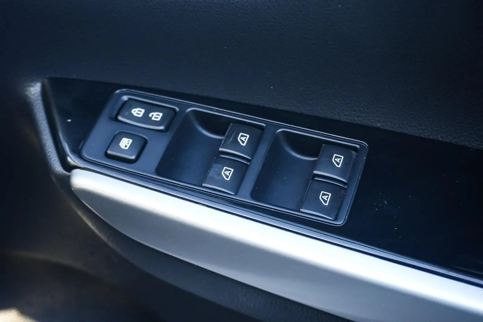 2020 Mitsubishi Pajero Sport Gallery Image 17