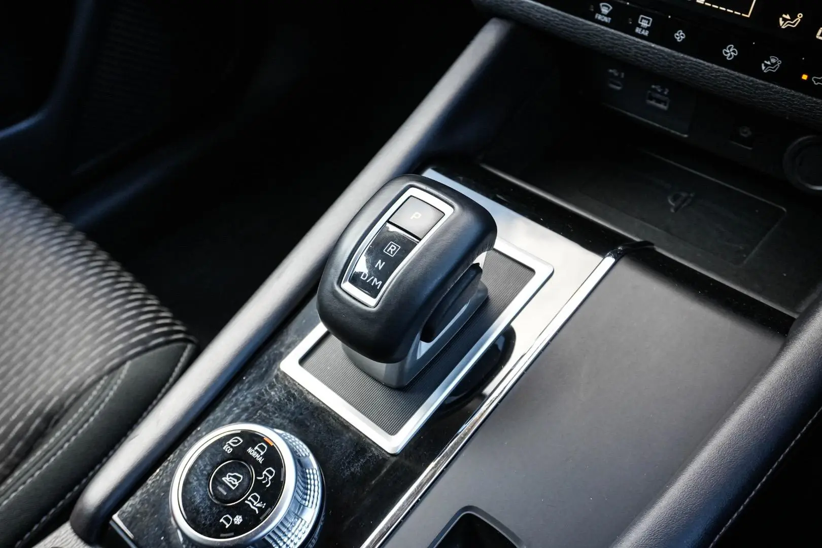 2024 Mitsubishi Outlander Gallery Image 16