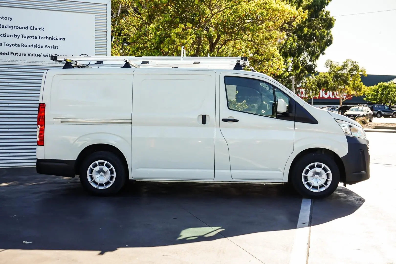 2020 Toyota Hiace Gallery Image 4