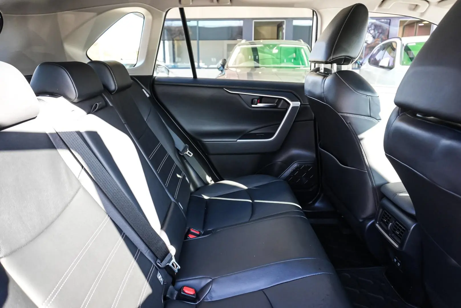 2020 Toyota RAV4 Gallery Image 7