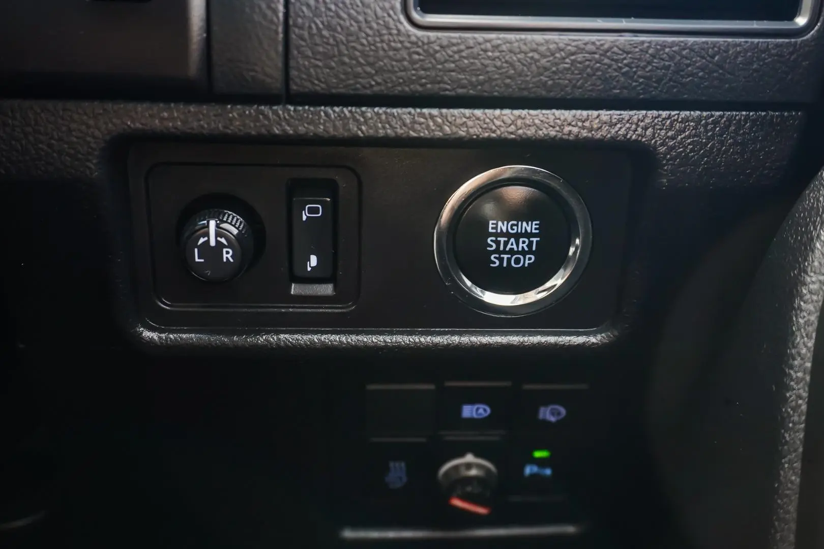 2018 Toyota Landcruiser Prado Gallery Image 25