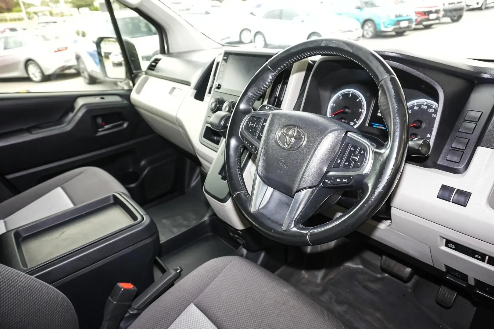 2022 Toyota Hiace Gallery Image 7