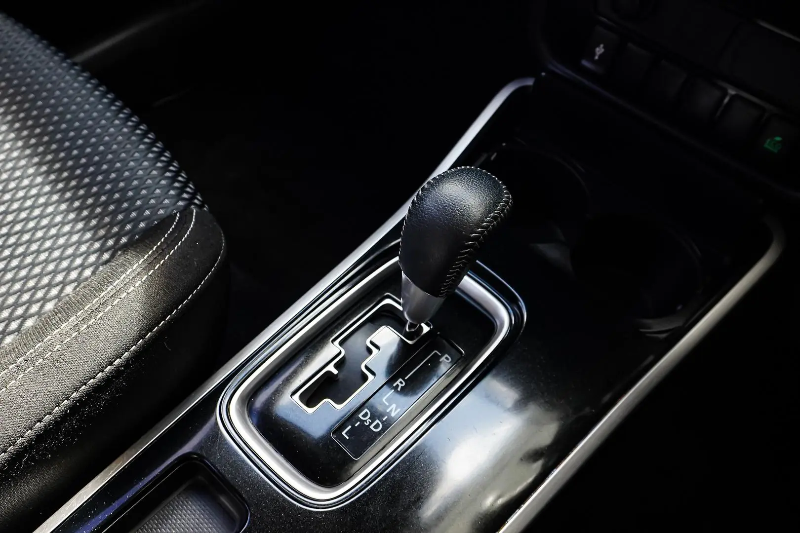 2020 Mitsubishi Outlander Gallery Image 17