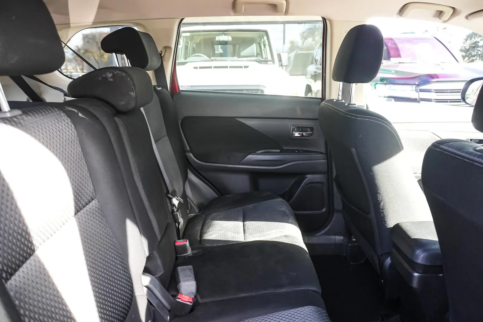 2018 Mitsubishi Outlander Gallery Image 8