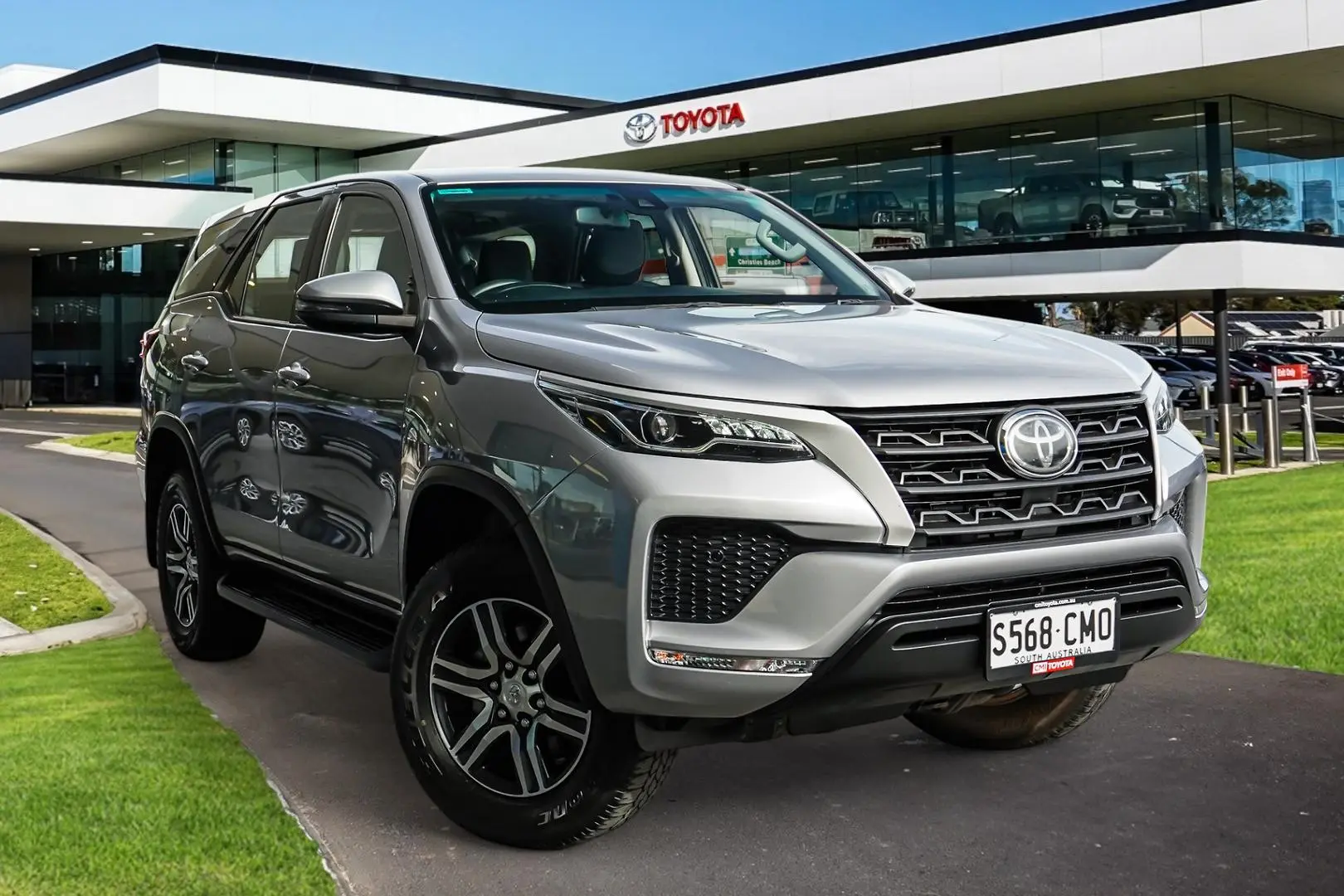 2021 Toyota Fortuner Gallery Image 1