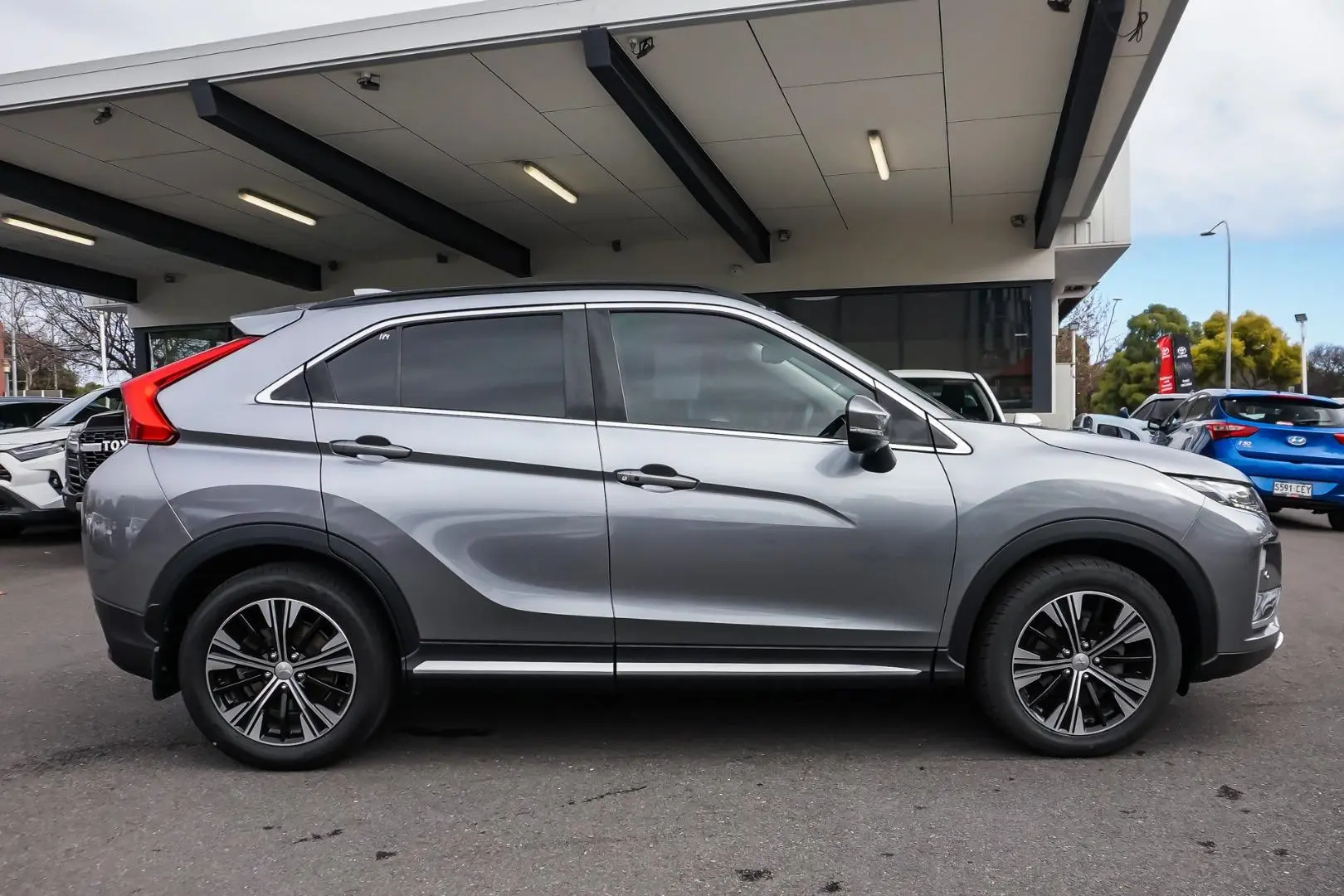2018 Mitsubishi Eclipse Cross Gallery Image 4
