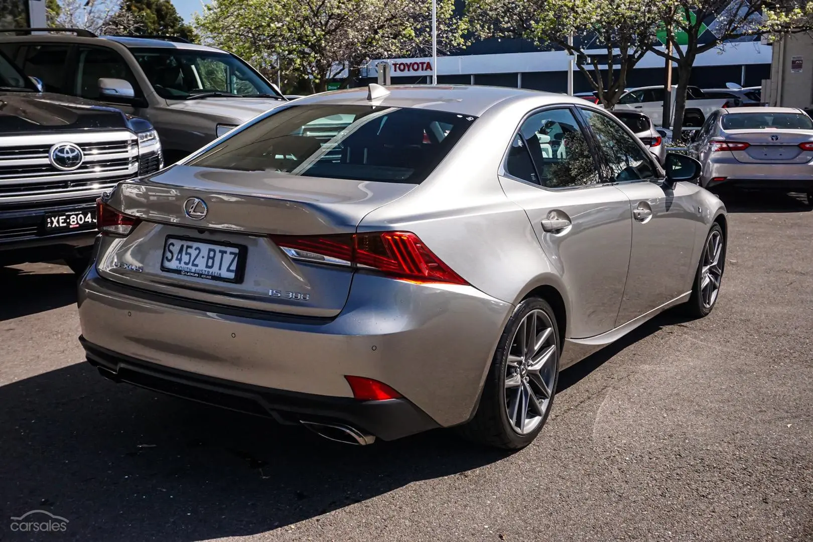 2018 Lexus IS Image 3