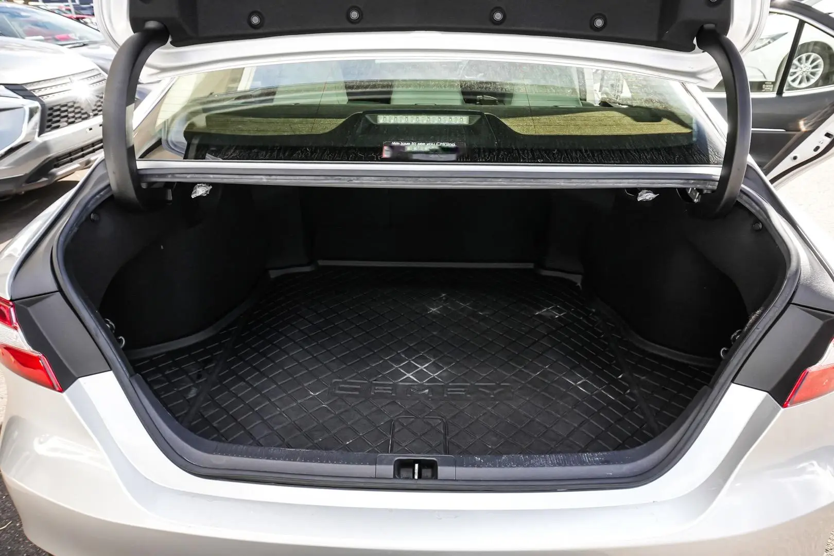 2018 Toyota Camry Gallery Image 11