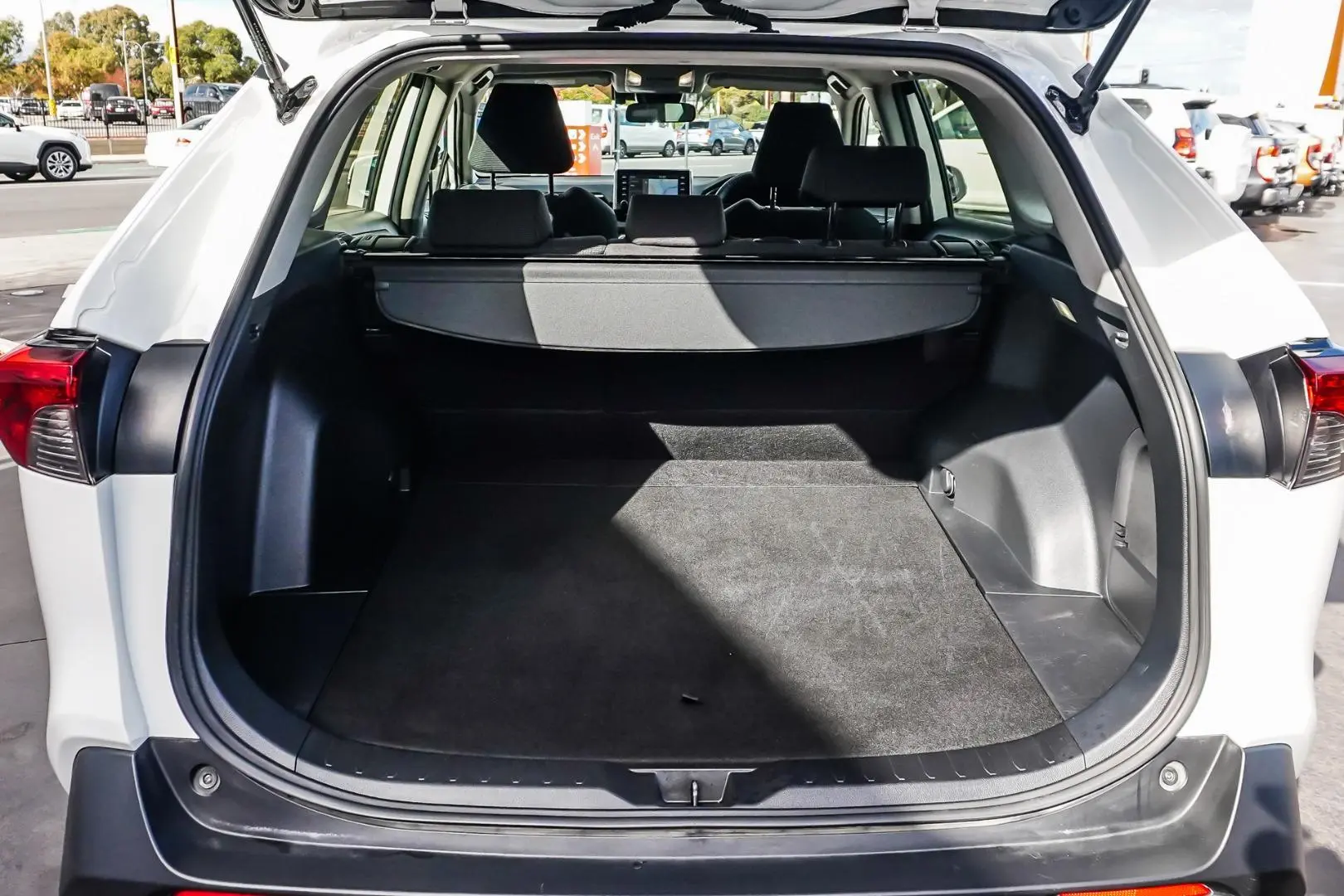 2021 Toyota RAV4 Gallery Image 9