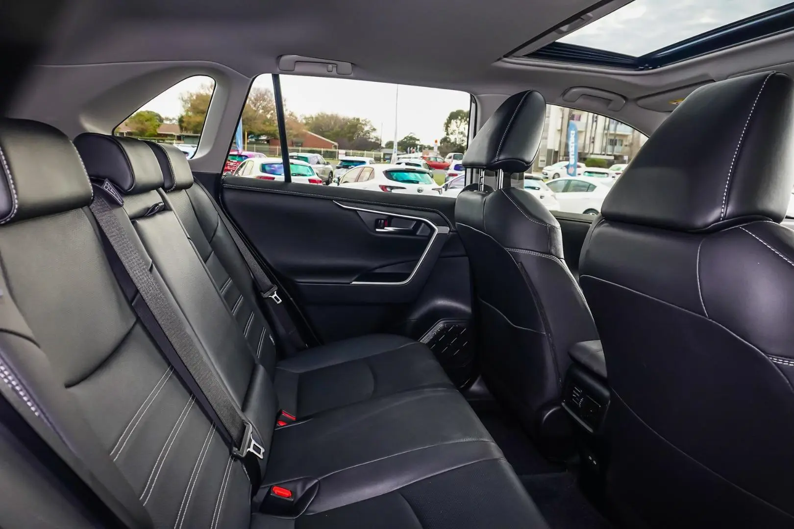 2024 Toyota RAV4 Gallery Image 8