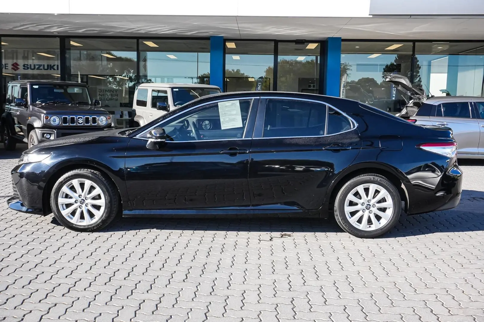 2019 Toyota Camry Gallery Image 4