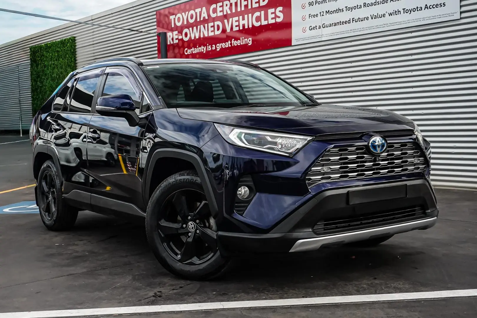 2020 Toyota RAV4 Gallery Image 2