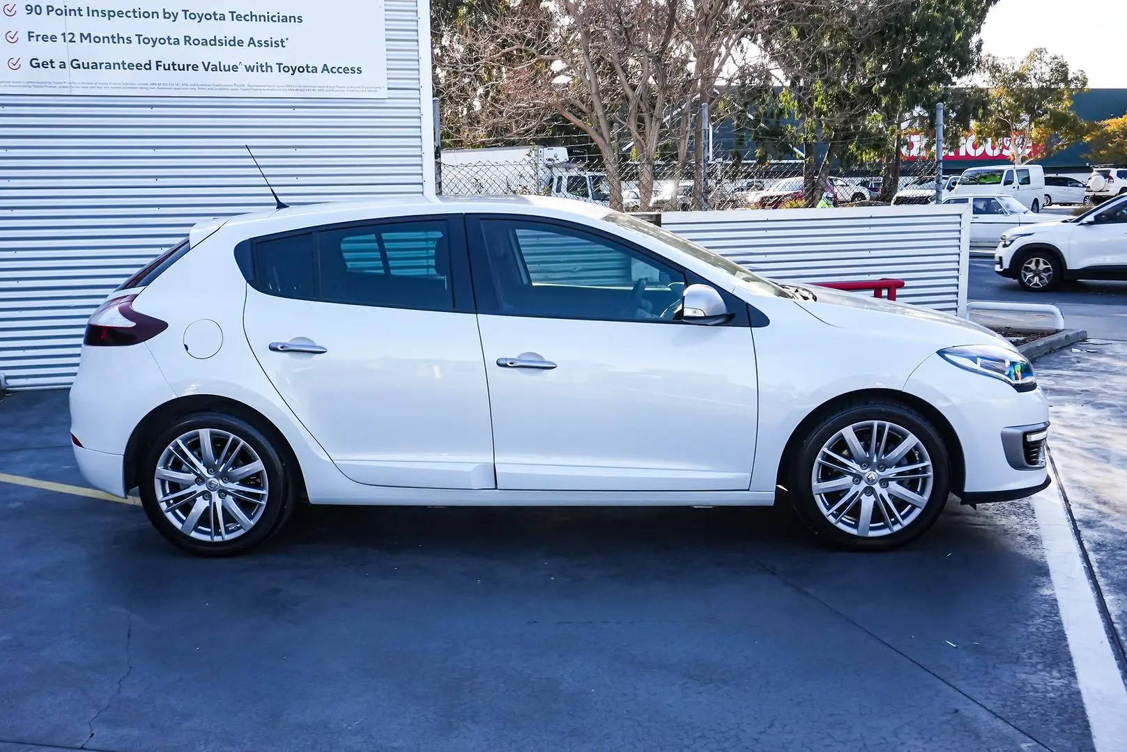 2015 Renault Megane Gallery Image 3