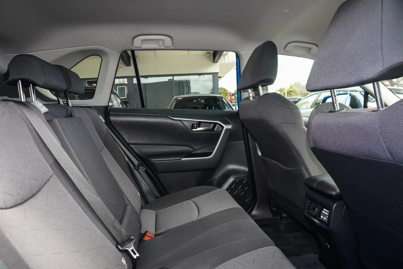 2020 Toyota RAV4 Gallery Image 7