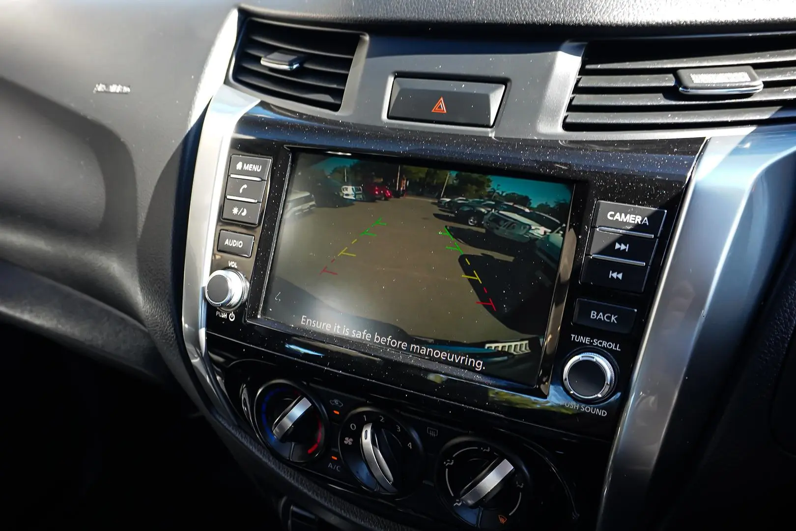 2023 Nissan Navara Gallery Image 19