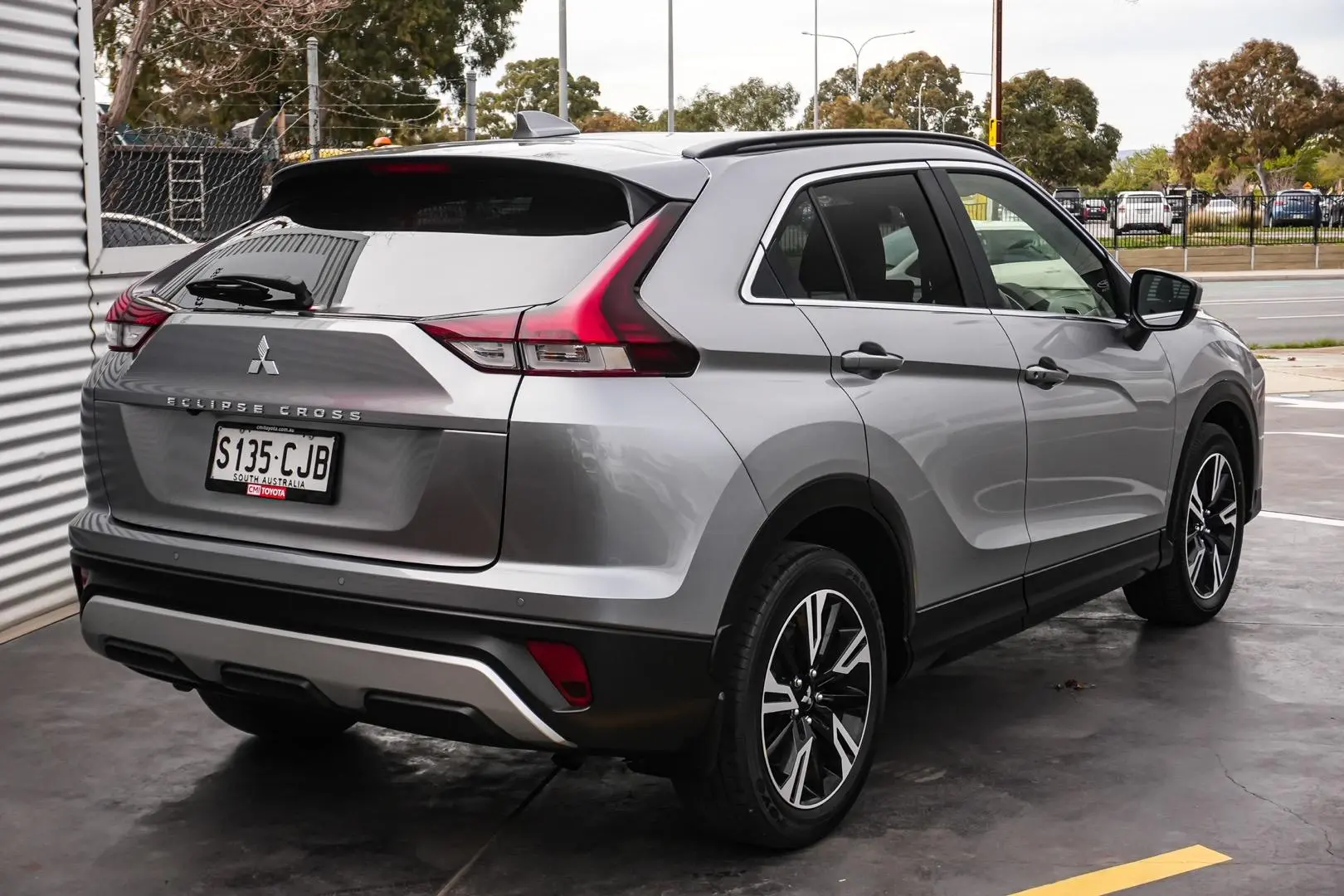 2020 Mitsubishi Eclipse Cross Gallery Image 3