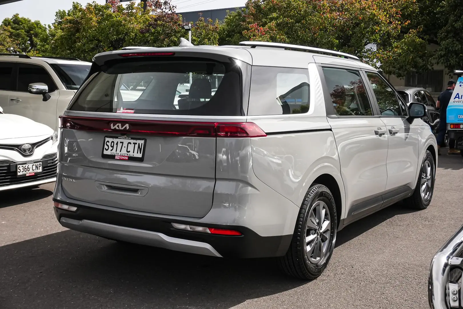 2022 Kia Carnival Gallery Image 3