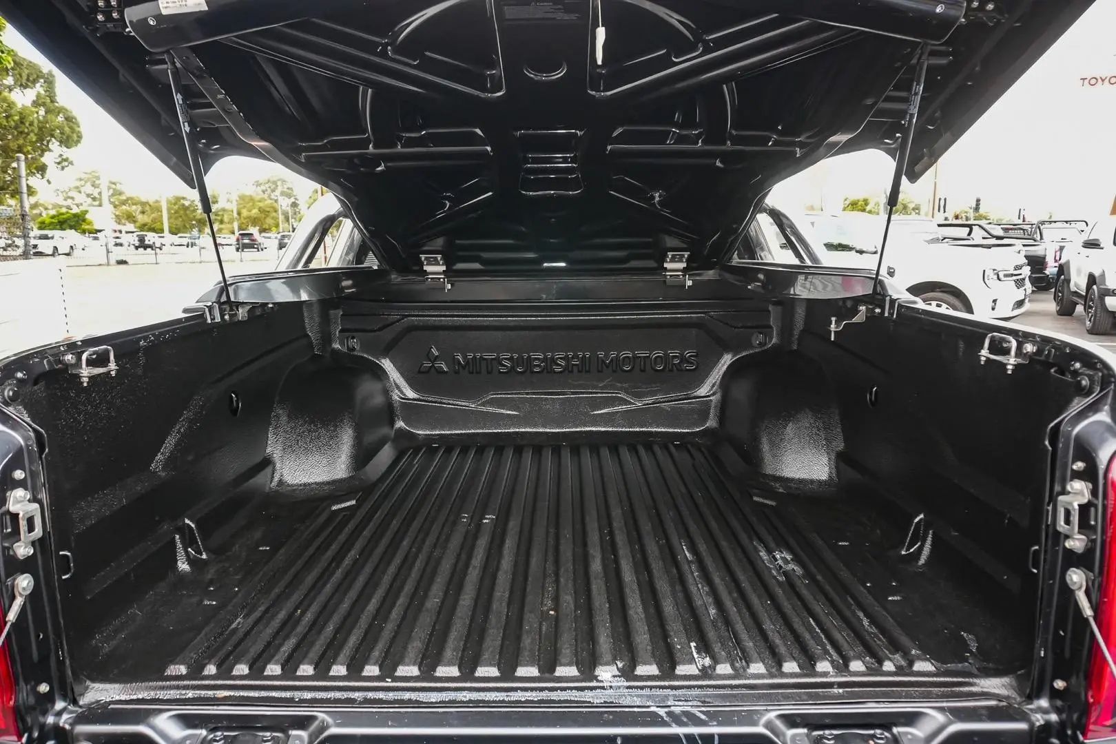 2019 Mitsubishi Triton Gallery Image 11
