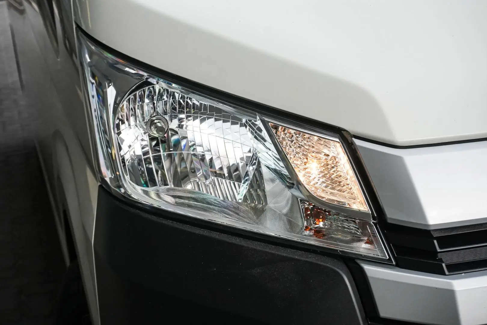 2021 Toyota Hiace Gallery Image 12