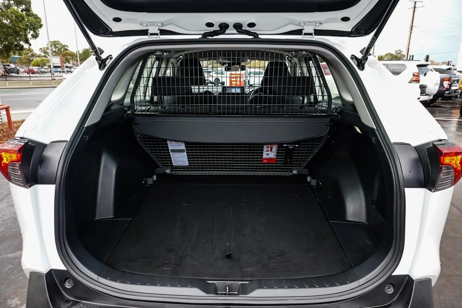 2022 Toyota RAV4 Gallery Image 9