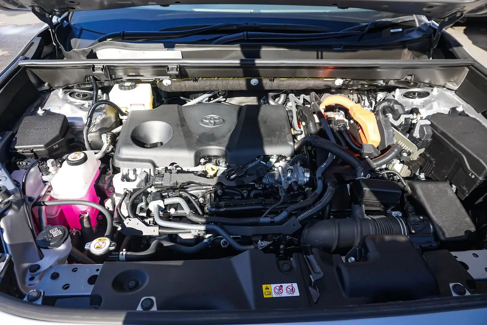 2025 Toyota RAV4 Gallery Image 25