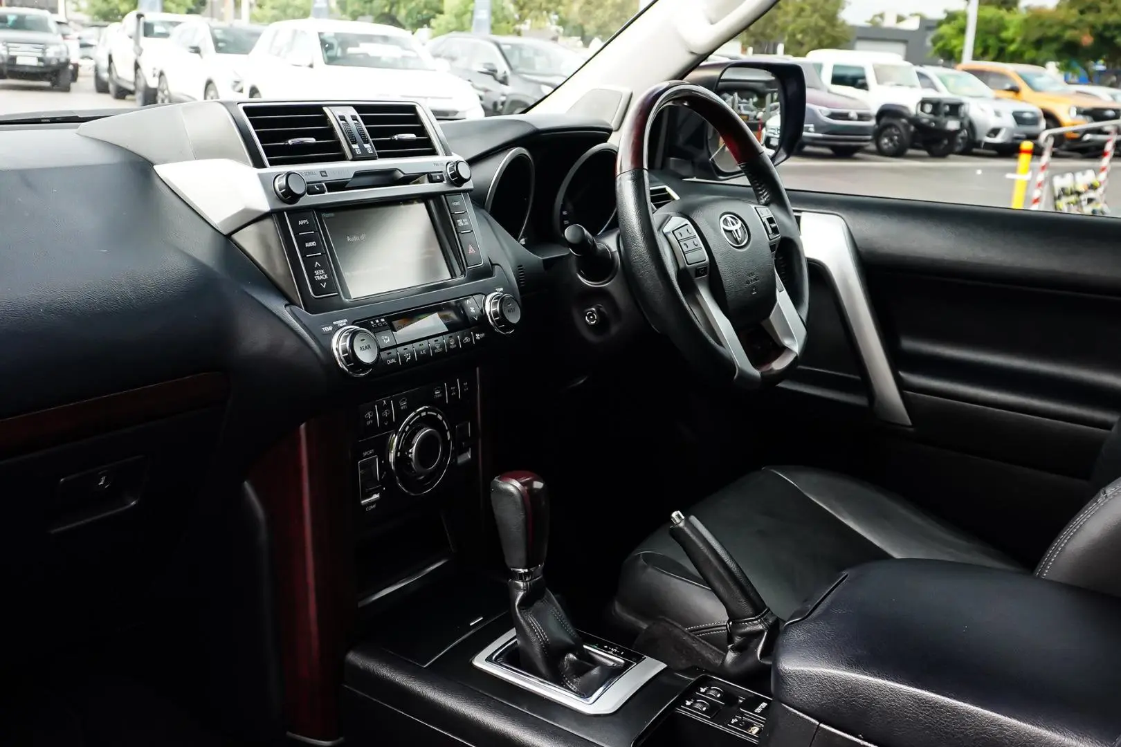 2016 Toyota Landcruiser Prado Gallery Image 12