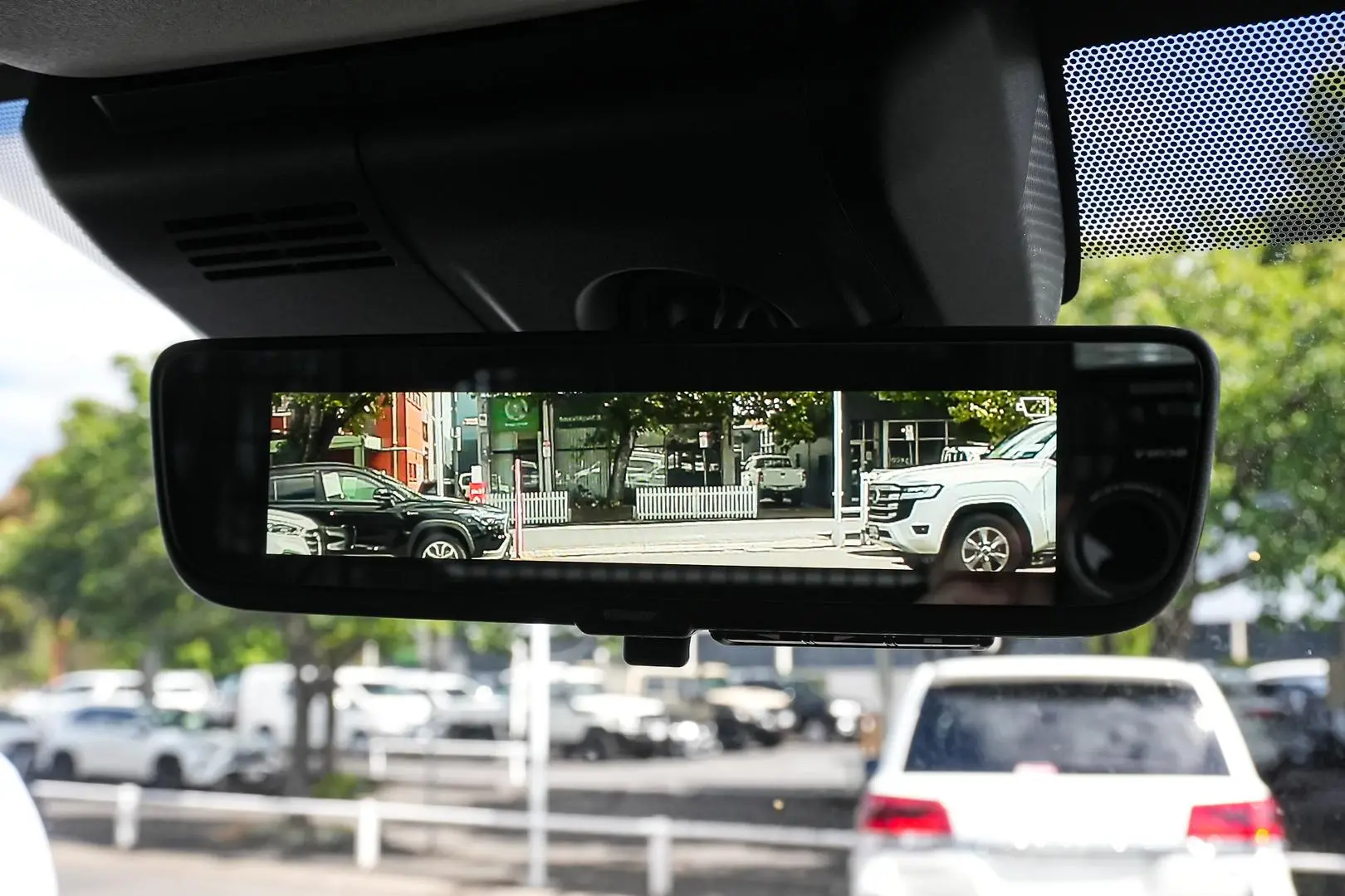 2025 Toyota Hiace Gallery Image 23