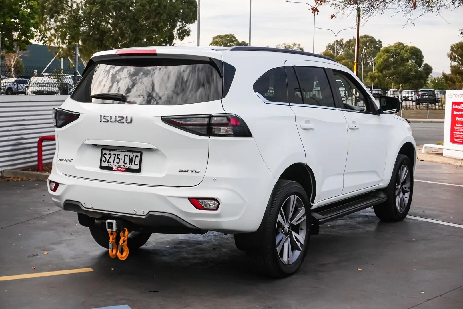 2023 Isuzu MU-X Gallery Image 3