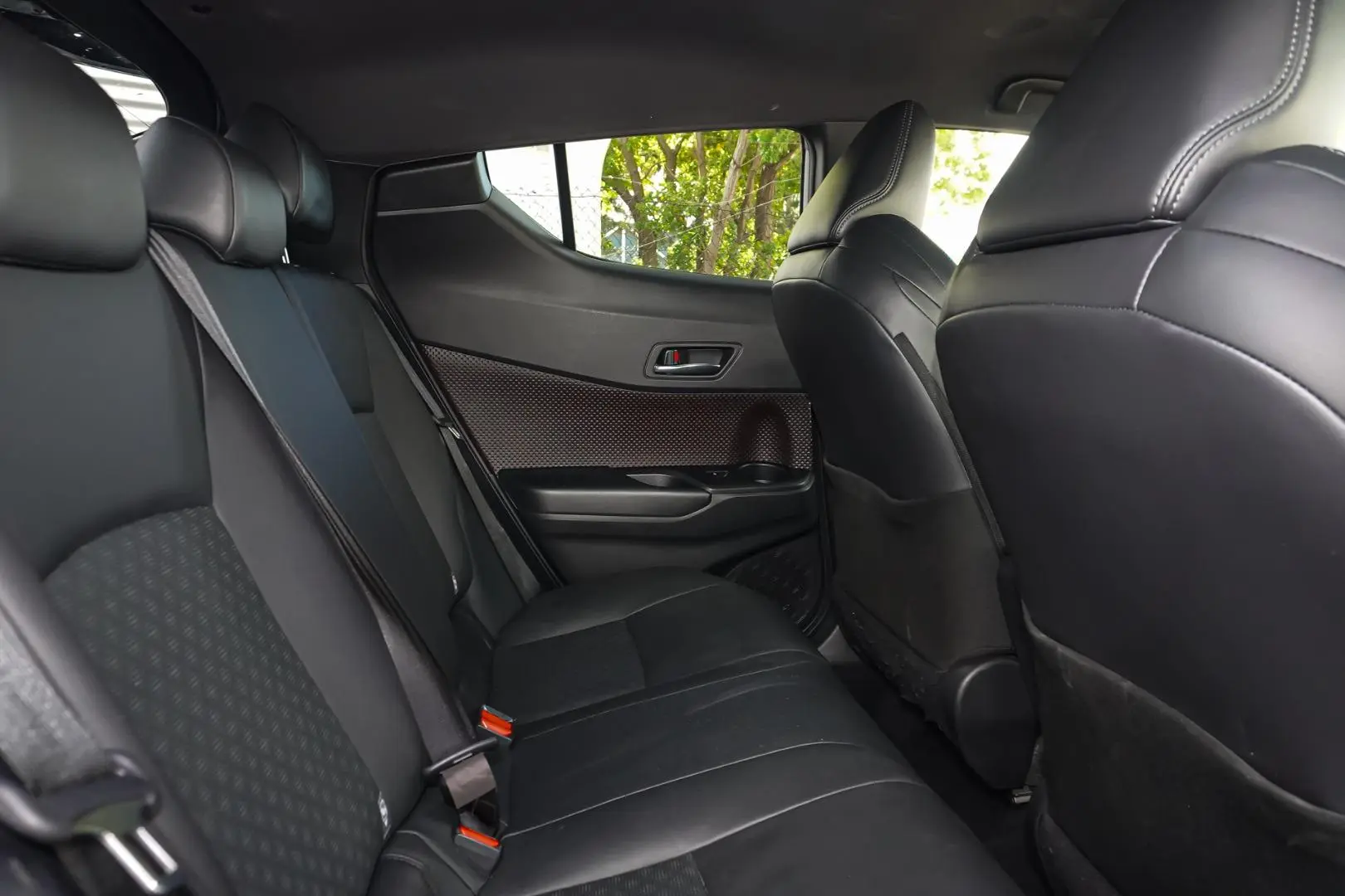 2019 Toyota C-HR Gallery Image 8