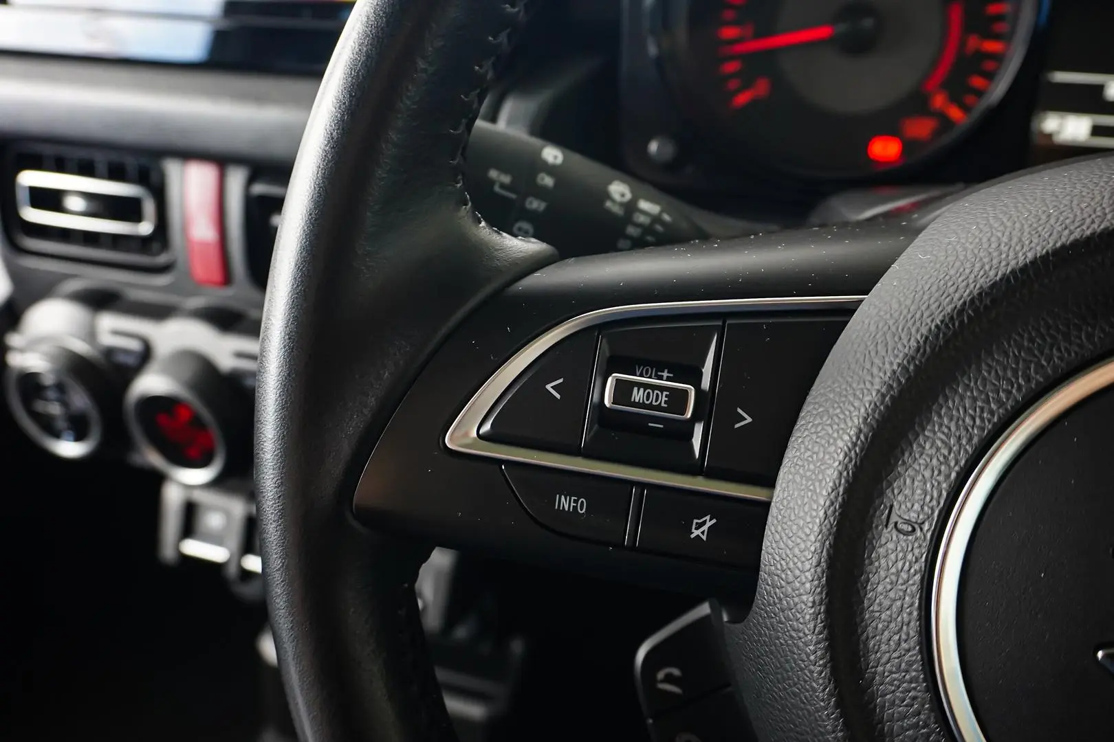 2020 Suzuki Jimny Gallery Image 18