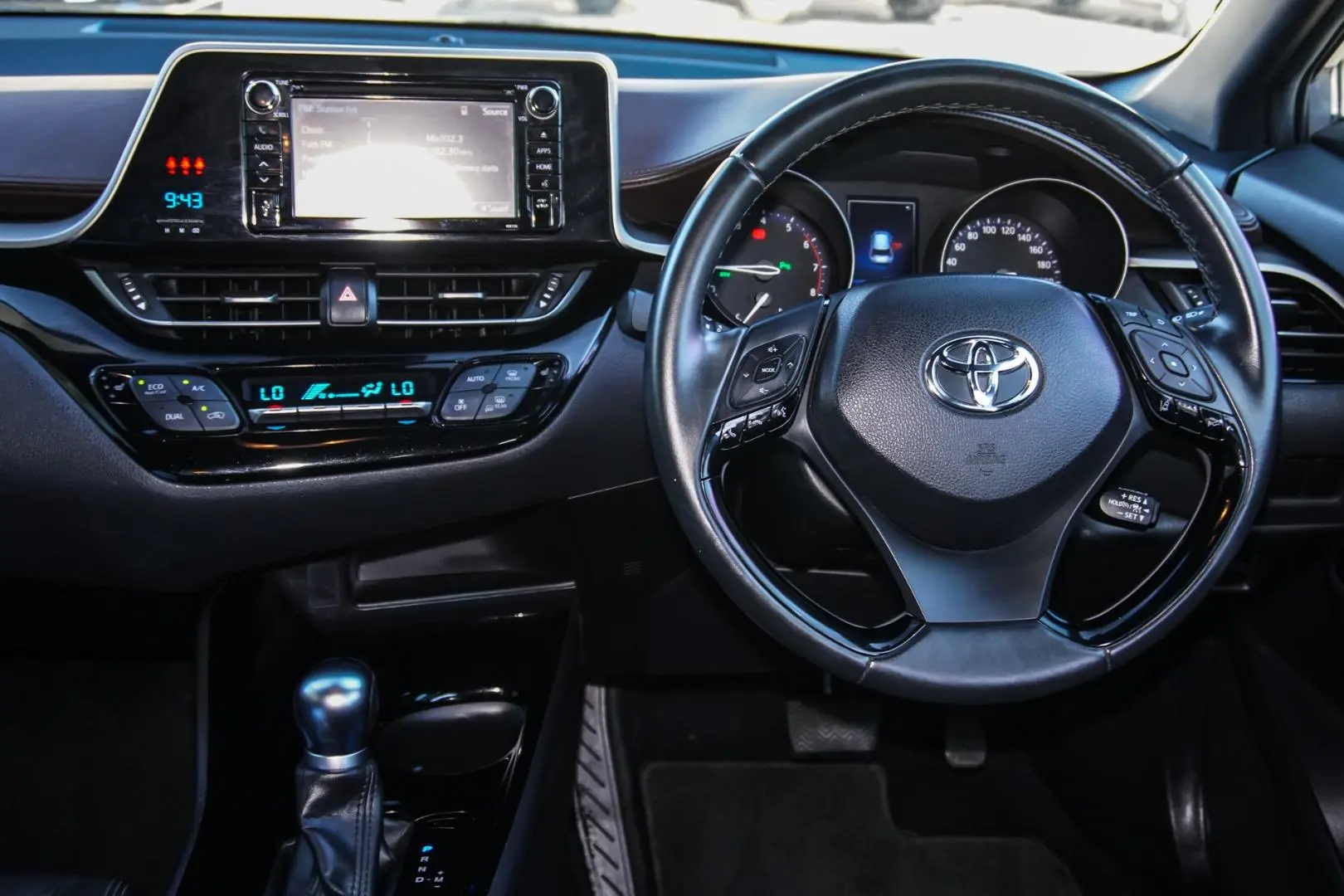 2019 Toyota C-Hr Gallery Image 8