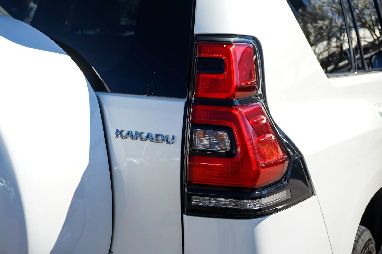 2022 Toyota Landcruiser Prado Gallery Image 14