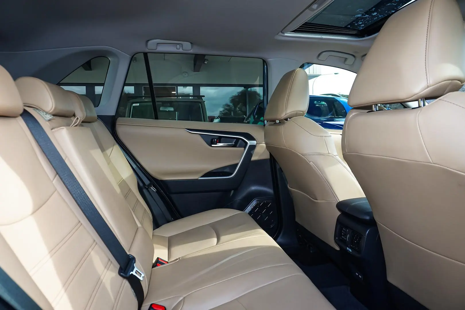 2024 Toyota RAV4 Gallery Image 7