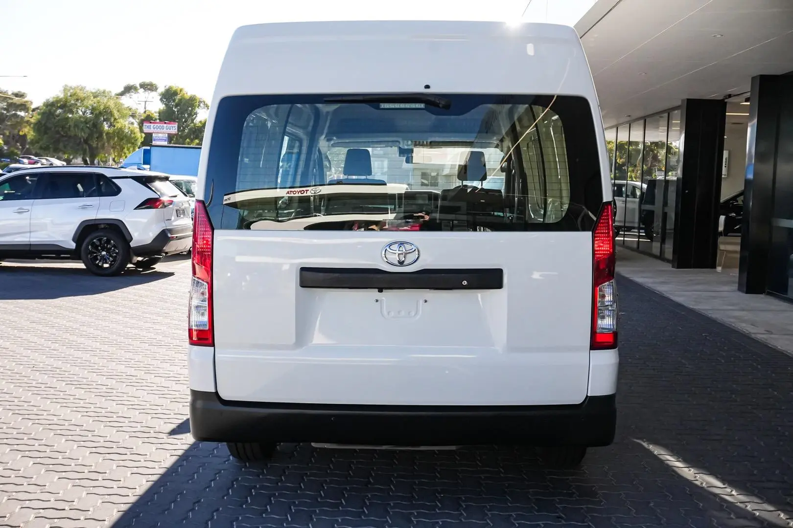 2020 Toyota Hiace Gallery Image 7