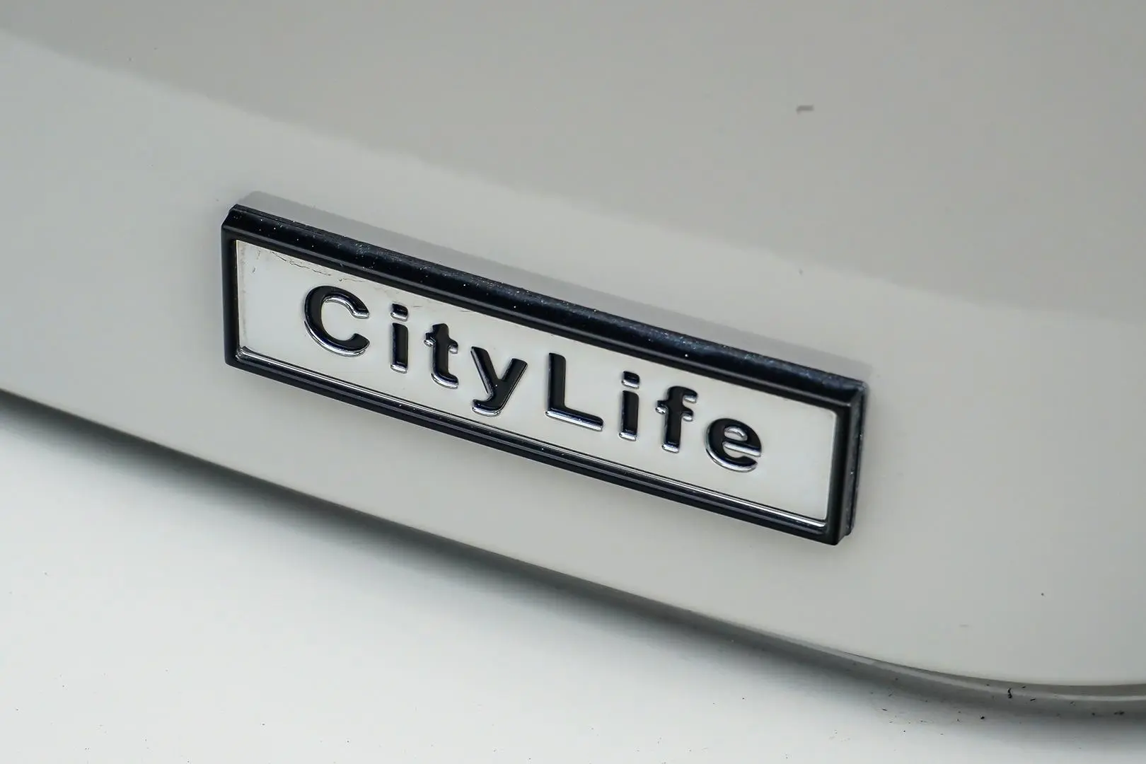 2025 Volkswagen T-Roc Gallery Image 15